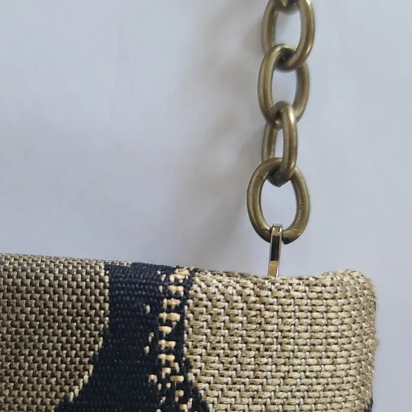 Black with gold circles gold chain purse - Picture 6 of 9